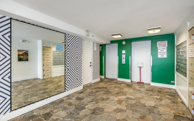 Bright Cozy Condo Unit With Balcony