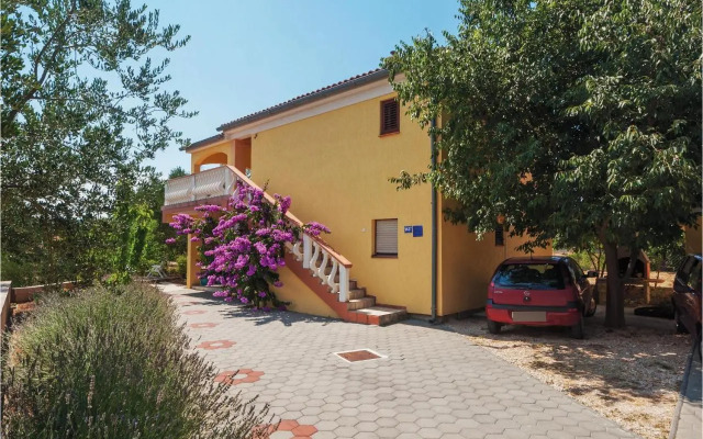 Four-Bedroom Holiday home Krusevo with Sea View 05