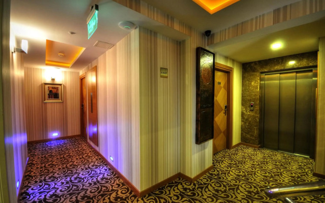 Golden Deluxe Hotel