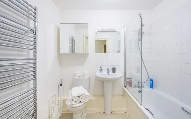 Av Stays Central London 2 Bedroom Riverside