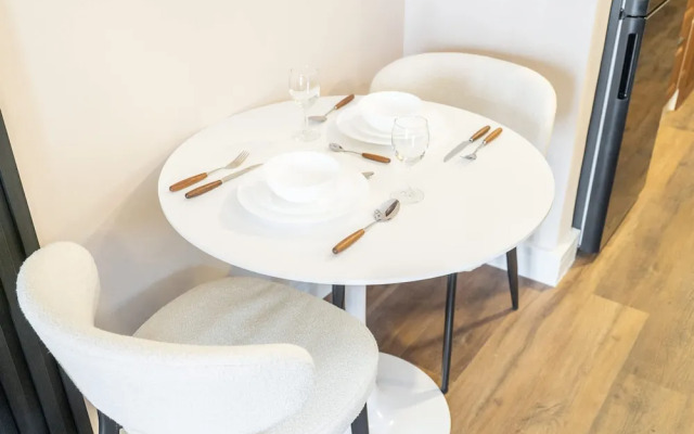 Extravagant Studio Stay for 2 in JVC