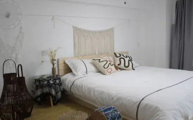 Su·Yijing Light Luxury Apartment (Fufu Road Branch)