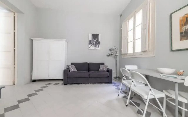 Spacious & Luxury 3BR Central Apartment