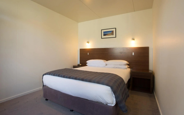 Swansea Beach Chalets – Guest Rooms – Swansea