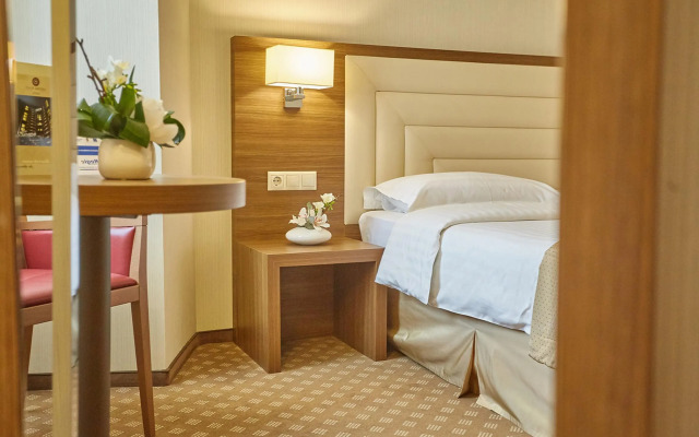 Central Plaza Hotel