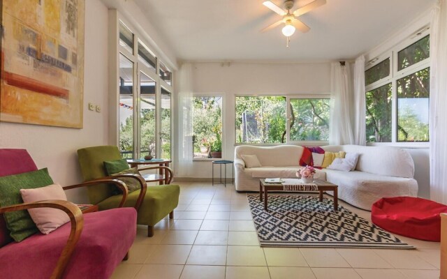 Amazing Home in Mimice With Wifi and 4 Bedrooms