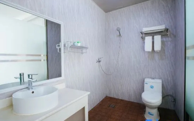 Zhouji Business Hotel (Urumqi Light Industry College) – Bathroom – Urumqi