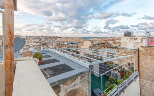 Senglea, Typical Seaview Townhouse