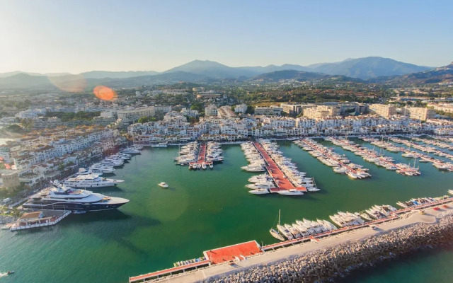 Pool Apt Calahonda 2 With Sea View