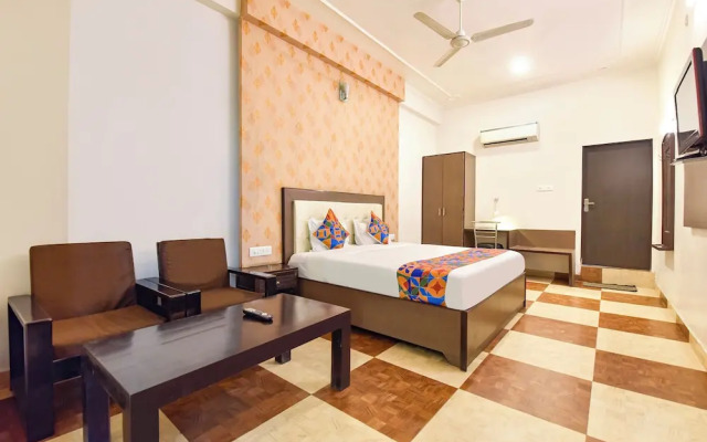 Fabhotel Dream Palace