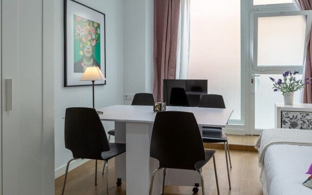 Cozy Studio in Central Madrid - 4mins to Metro