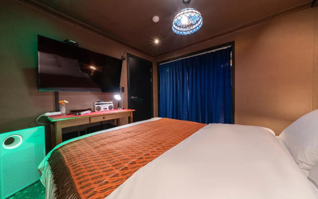 Shourin Hotel Cheonan by Aank