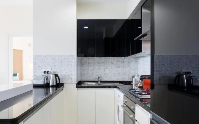 Luxury Urban Retreat w Burj Khalifa Views