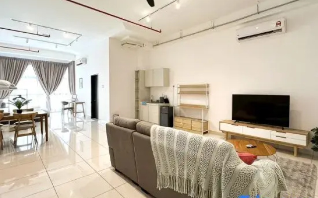 KL35 Studio @ 3 Towers/Jln Ampang (3pax)
