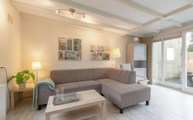 Bungalow in Sint Maartenszee Near Beach