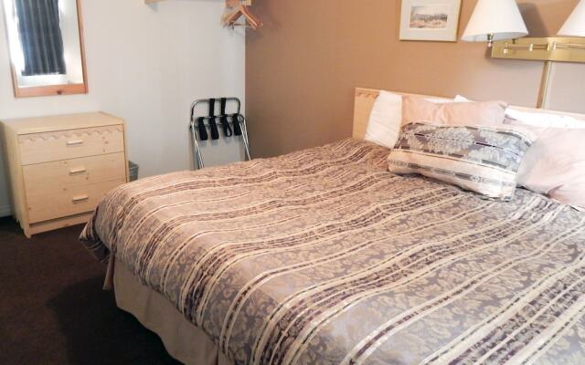 Banff Boundary Lodge