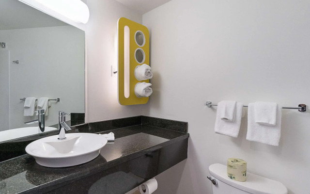 Studio 6-Bruderheim, AB