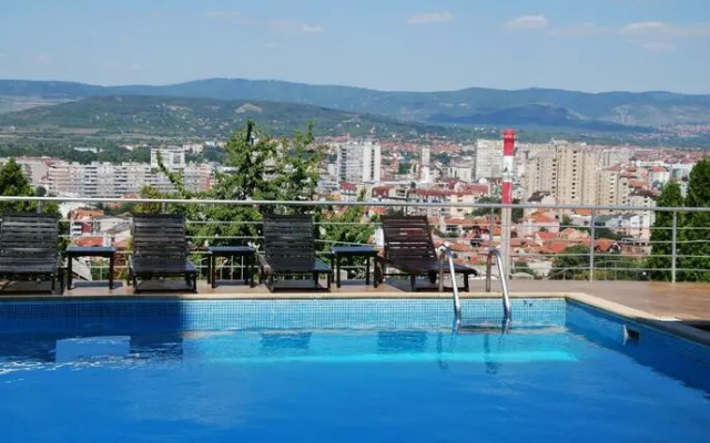 Hollywood Suites & Lofts