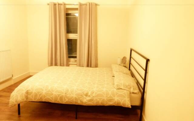 SS Property Hub - Large Canary Wharf Family Apartment