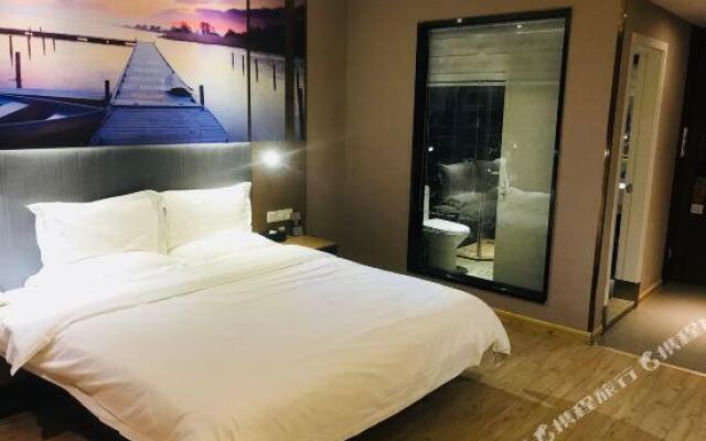 Yeste Hotel (Xianning Wenquan Fortune Plaza)