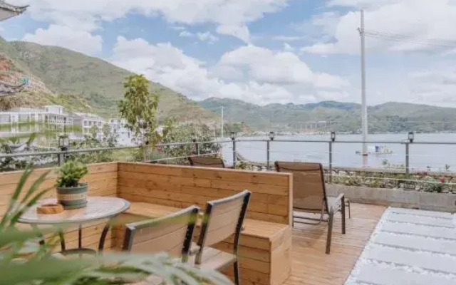 Shuanglang Ziyan Zhuangyuan Inn