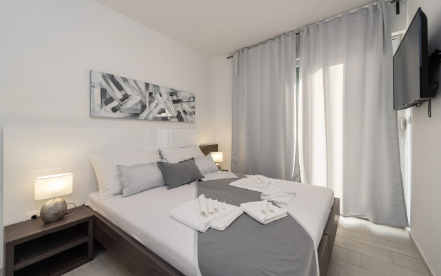 Apartments & Rooms Pool Villas Maris