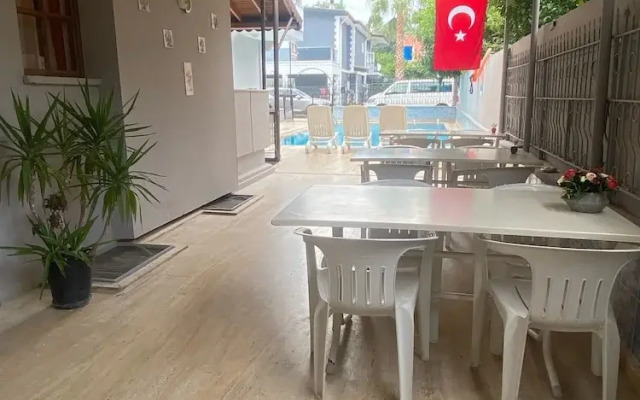 Amanda Hotel