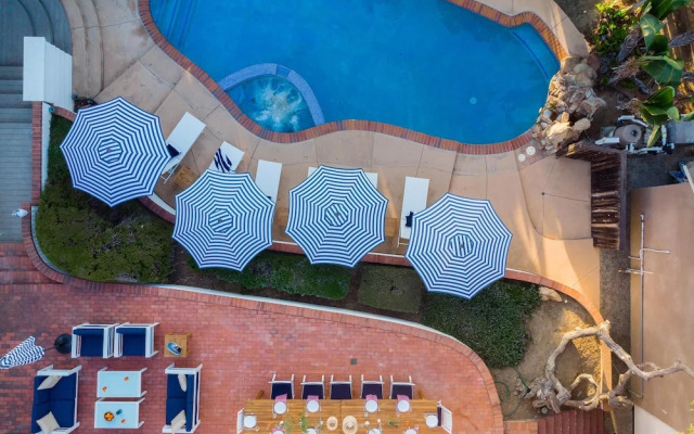 Romero by AvantStay | Villa Close to the Beach w/ Pool & Spa | Sleeps 17!