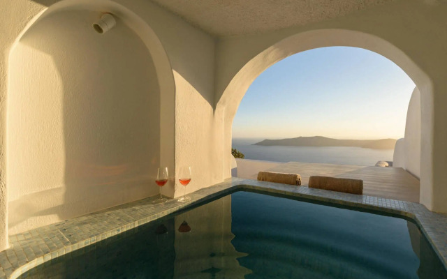 Abyssanto Suites & Spa