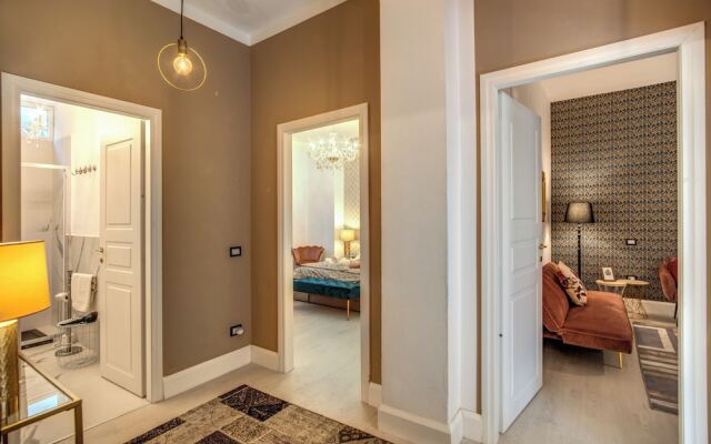 White Mirror  Apartment