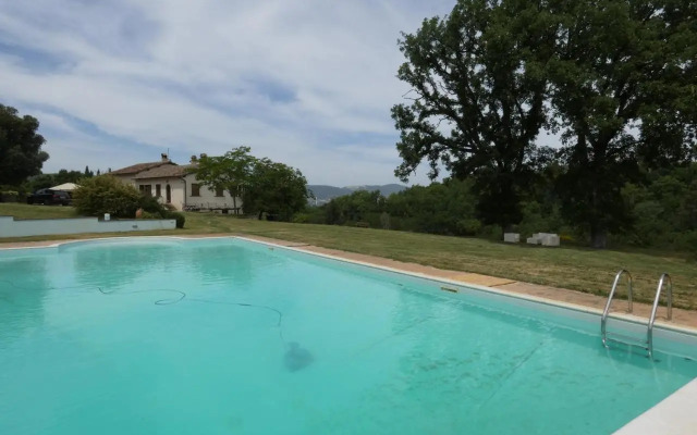 Scappo in Umbria, la Cantinetta