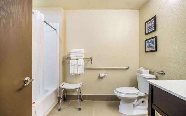 Baymont Inn & Suites Fairborn