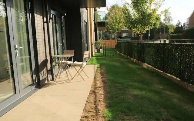 Modern 2 Bedroom Apartment in Putney