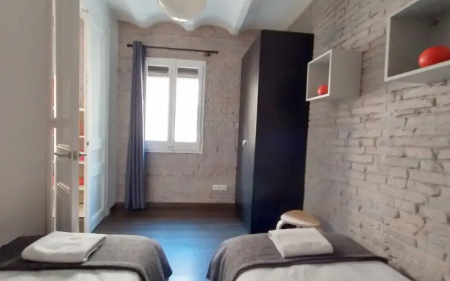 Barceloneta Apartment With Balcony