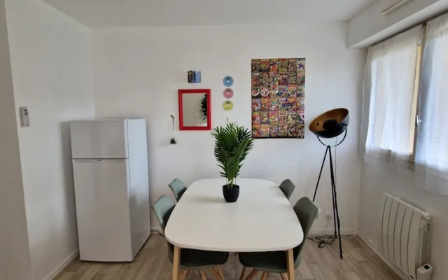 Cozy City Retreat With Balcony, Le Mans