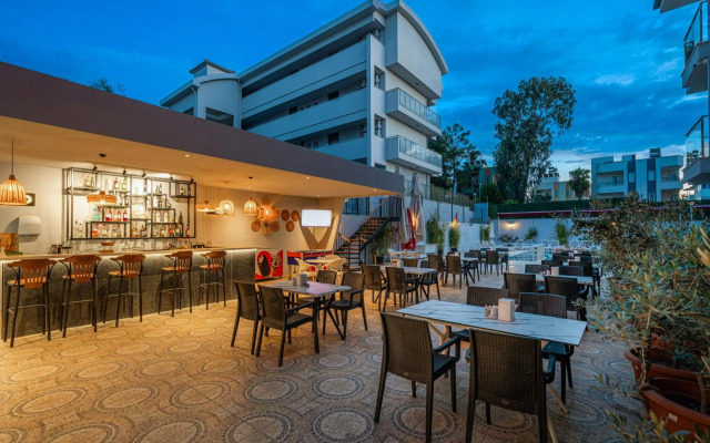 A Hotel Side
