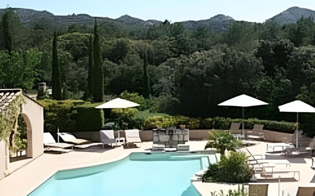 Hotel La Bastide dEygalières