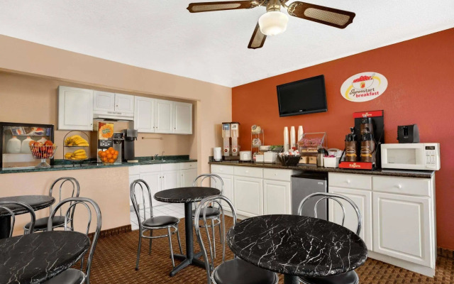 Super 8 by Wyndham El Centro