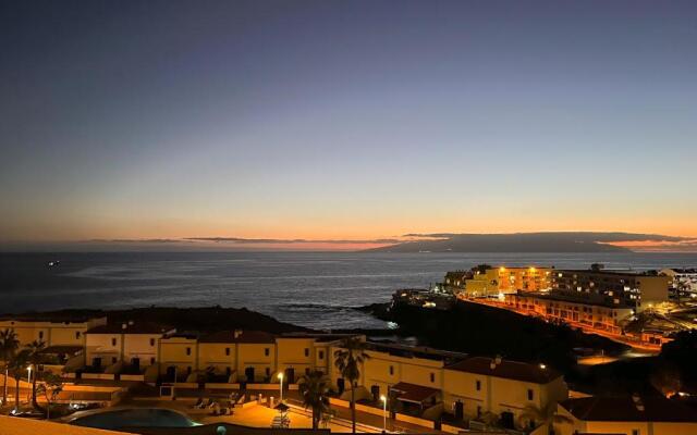 1314 FABULOUS 2 BEDROOM Accommodation ROOF TERRACE