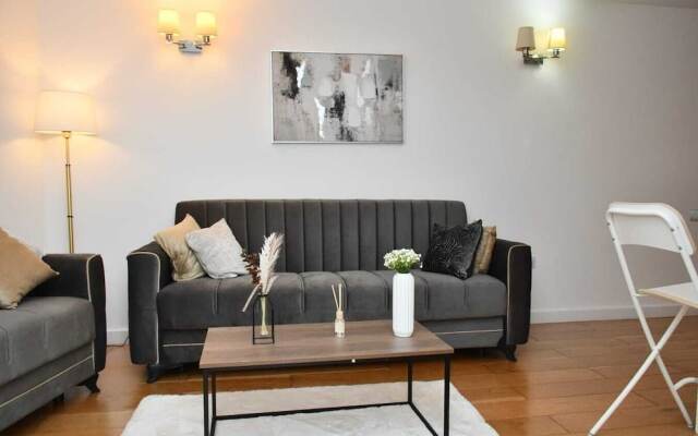 Sleeps 4 - Private Balcony - Wheelchair Accessible