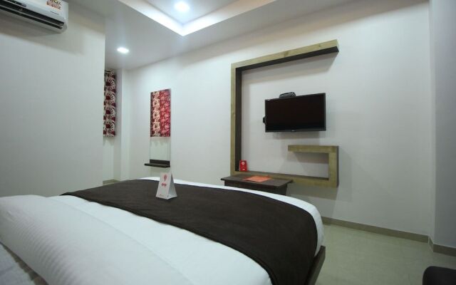 OYO 8864 Hotel Royal City