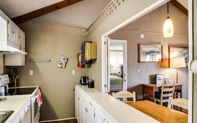 Cliff Dwellers Inn