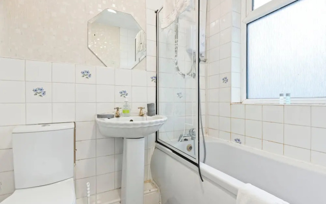 Spacious 3-bed House in Birmingham