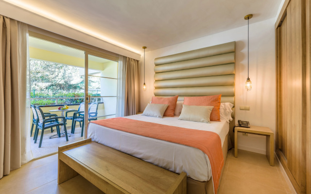 Отель Zafiro Cala Mesquida