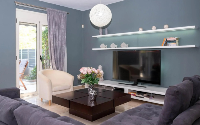 Grey House by Checkin