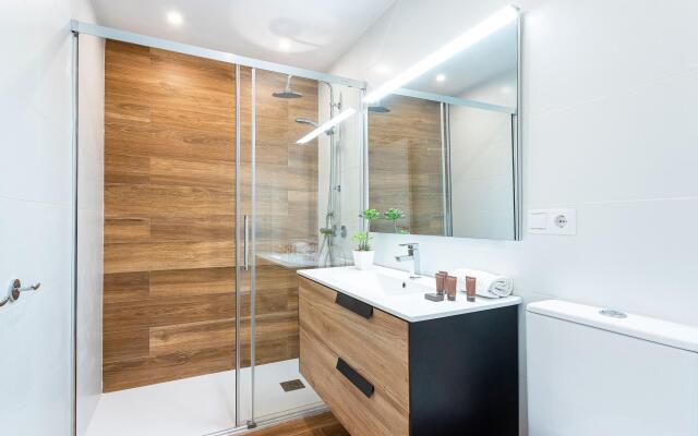 1 Bd Apartment With Balcony Perfect Location. Santa Marta II