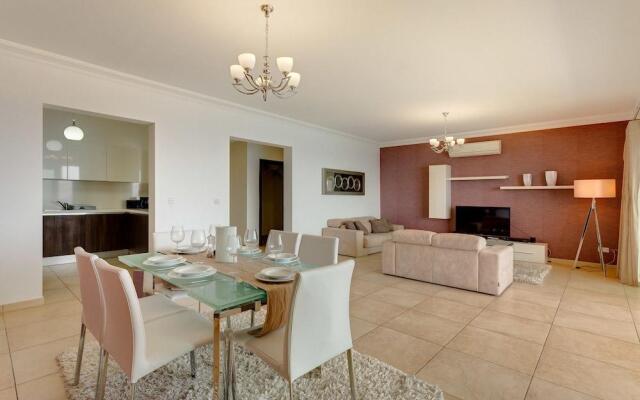 Seaview 3BR Apart inc Pool, Fort Cambridge Sliema