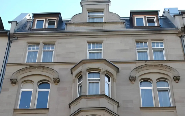 City Hotel West