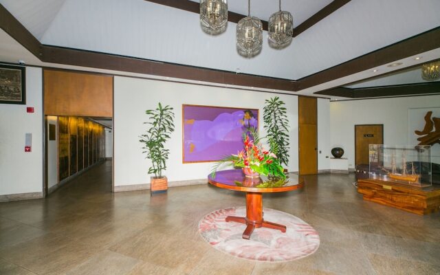 Spacious Condos with Private Balcony at Discovery Bay - Free Wifi, Near Beaches!