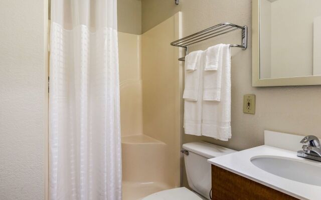 HomeTowne Studios by Red Roof Houston - Northwest